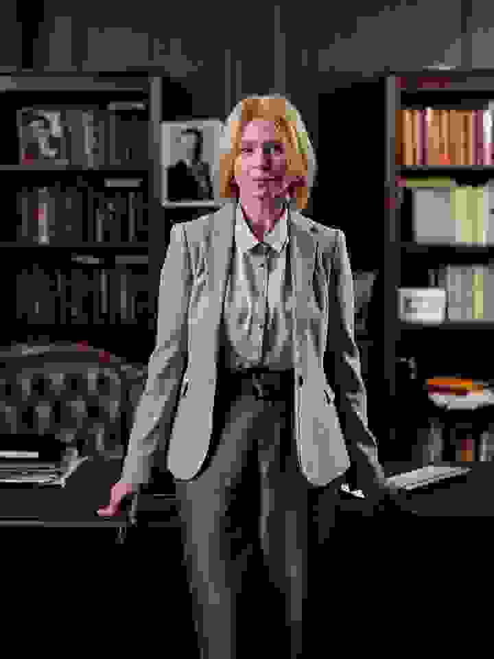 SAMPLE/_businesswoman-in-her-office-4427610